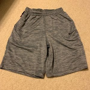 Men’s like new Nike Basketball Shorts Medium